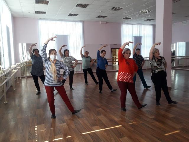 Занятия в группе «Основы здорового образа жизни. Танцетерапия» продолжаются