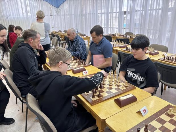 В Шахматном клубе г.Альметьевске прошли зональные соревнования по шахматам «Связь поколений»