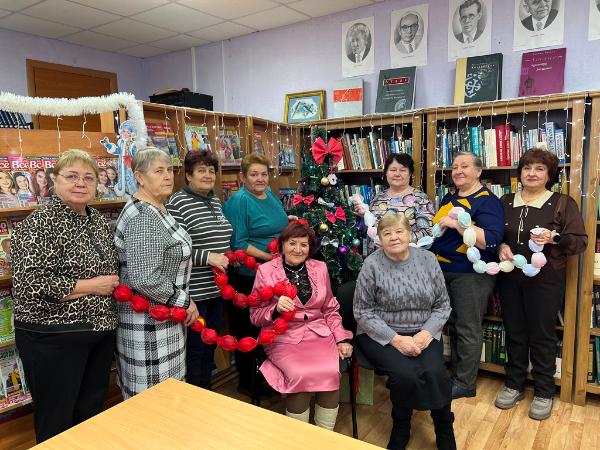 Конкурсная программа и мастер класс по изготовлению новогодних игрушек