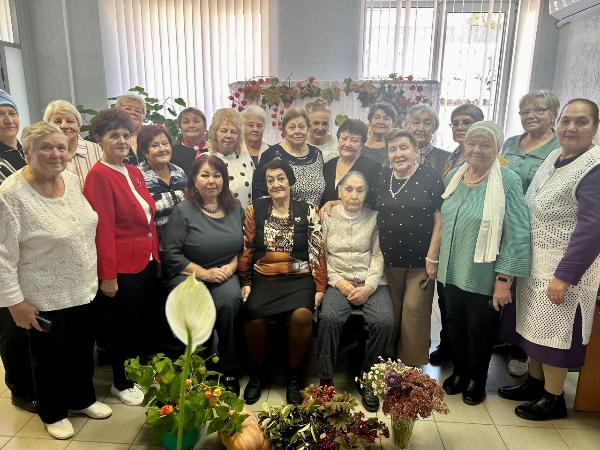 Праздничное поздравление к Дню пожилого человека «Мы молоды душой»