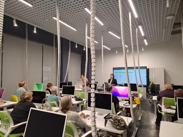 Новые знания и уверенность в завтрашнем дне: сотрудник Ак Барс Банка провели встречи в Университете третьего возраста