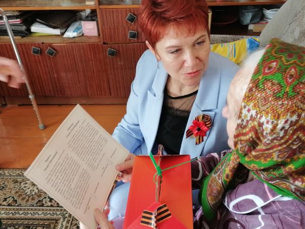 В г.Азнакаево начали поздравлять тружеников тыла в преддверии Дня Победы