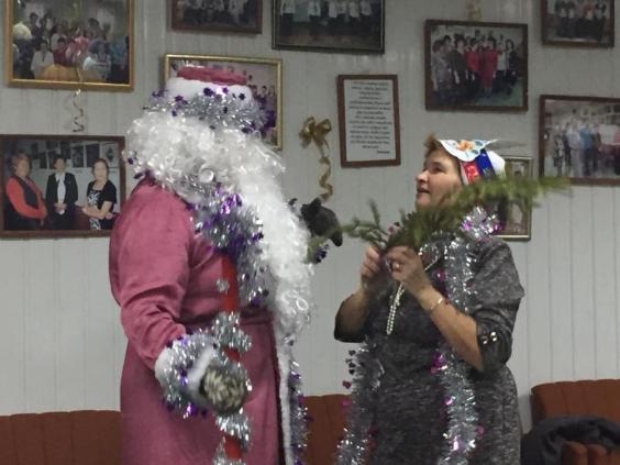 Дед Мороз и Снегурочка в гостях у местного отделения СПР