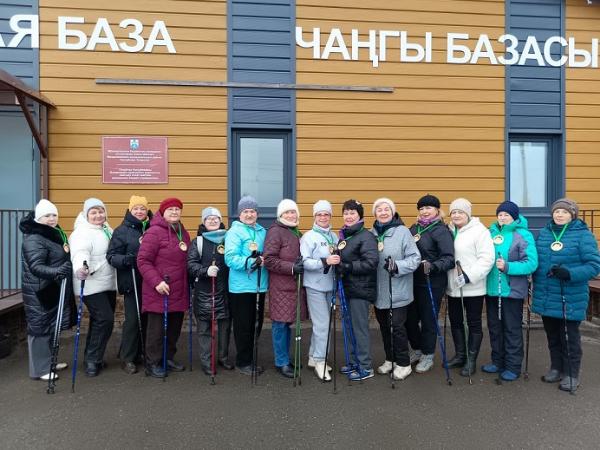 Оздоровительная эстафета «Мамы идут!»