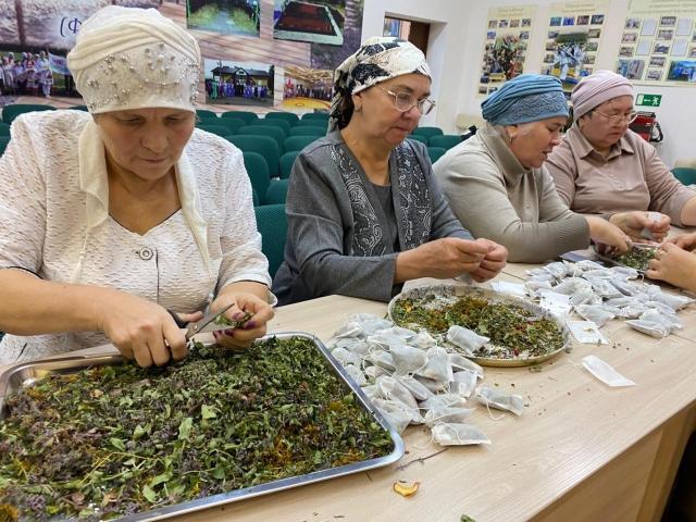 Участие в акции по сбору гуманитарной помощи участникам специальной военной операции «СВОих не бросаем»