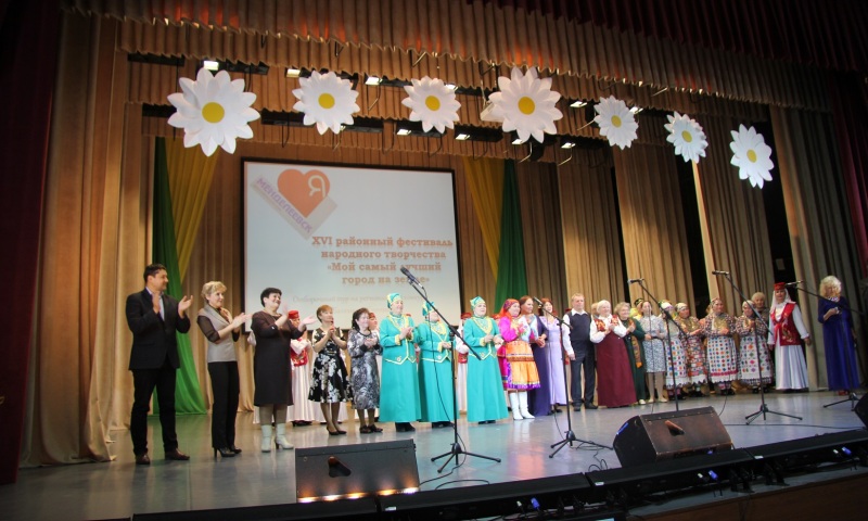 Менделеевских пенсионеров зал встретил овациями