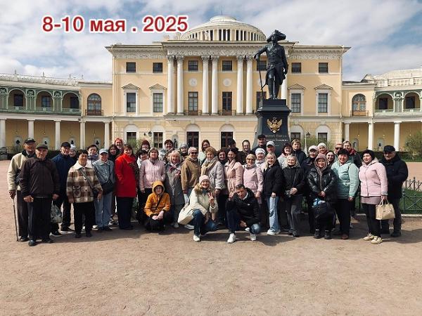 Пенсионеры встретили 80-летие Победы в Петербурге