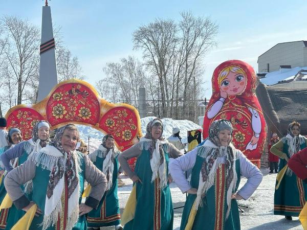 Проводили зиму хороводами и танцами