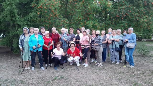 Мастер-класс по скандинавской ходьбе в парке Победы