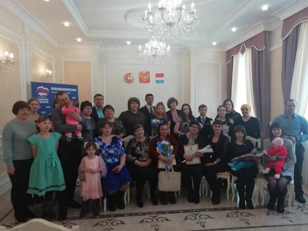 Торжественное вручение сертификатов 