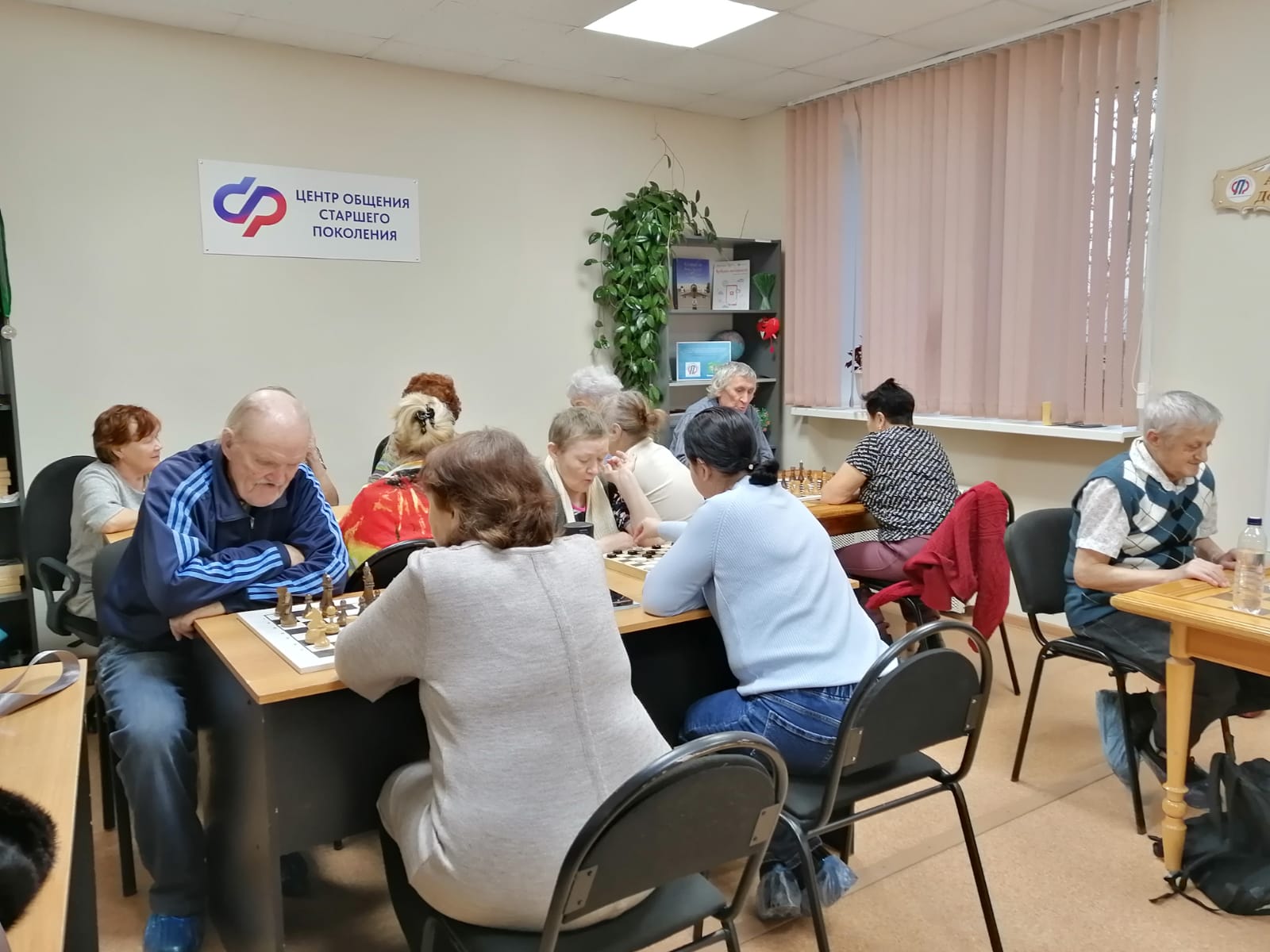 Шахматные турниры в центре общения старшего поколения