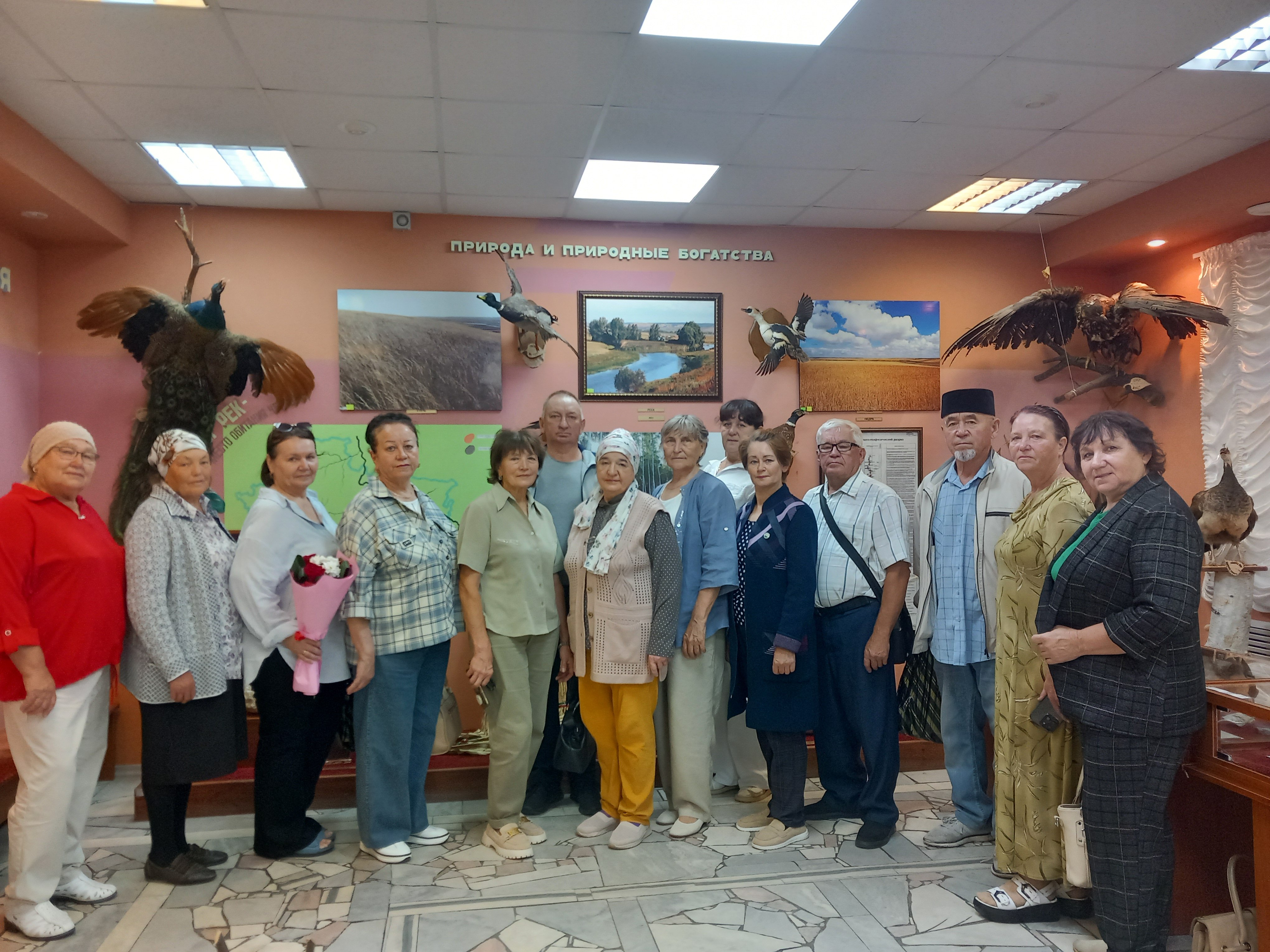 Посещение пенсионерами фотовыставки военных корреспондентов с передовой СВО Посещение пенсионерами фотовыставки военных корреспондентов с передовой СВО