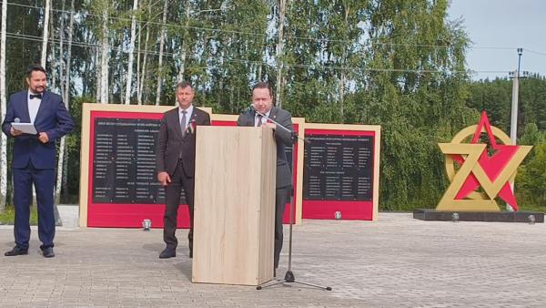 Выступление Э.Я. Вафина 30.08.2025 в Тукаевском районе на мероприятии, посвященному Дню Республики, где Эдуард Яфасович возложил цветы к вечному огню и вручил награды трудящимся района