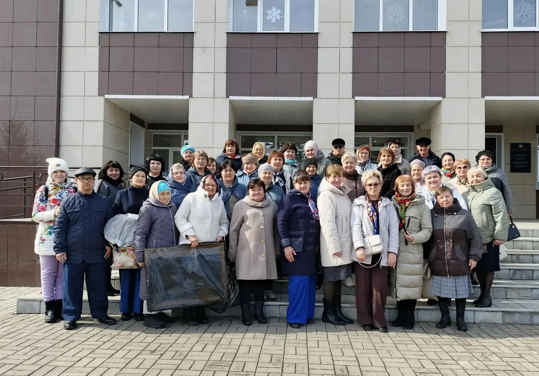 Культурный десант черемшанцев старшего поколения в Альметьевский драматический театр Культурный десант черемшанцев старшего поколения в Альметьевский драматический театр