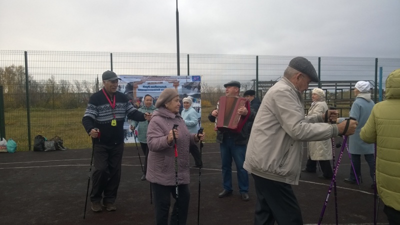 Очередное занятие клуба «Любителей скандинавской ходьбы»