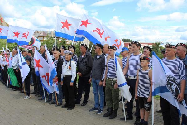 На митинге Дня военно - морского флота приняли участие наше старшее поколение