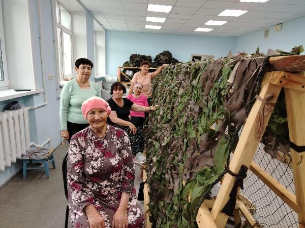 Истинный пример патриотизма и самоотверженности показывают волонтеры г.Азнакаево команды "Белые цветы" и "Добрые сердца"