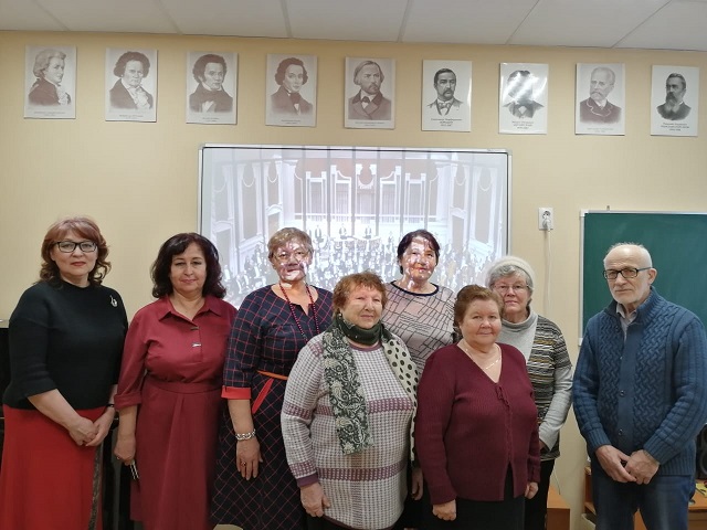 Студенты университета третьего возраста посетили Детскую школу Искусств