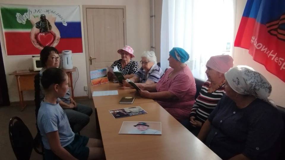 «Активное долголетие» с книгой: пенсионеры Тураево вспомнили творчество Гарая Рахима