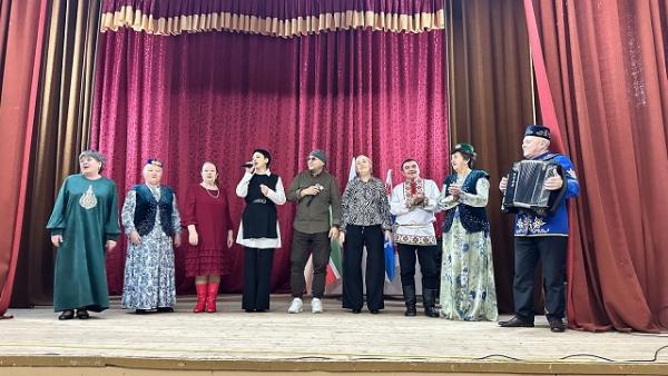 Поздравляем мам!