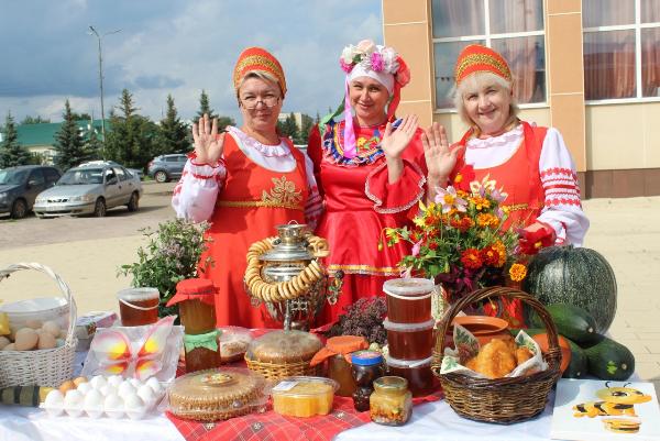 В Азнакаево прошёл семейный праздник «Медовый Спас».