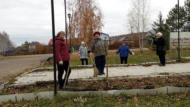 Cвоим трудом облагородили территорию 