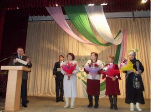 Международный женский день в Бавлах отметили традиционным концертом с подарками и цветами Международный женский день в Бавлах отметили традиционным концертом с подарками и цветами