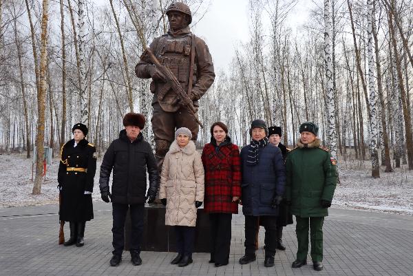 В Тетюшском муниципальном районе в парке Победы установлен Памятник участникам СВО
