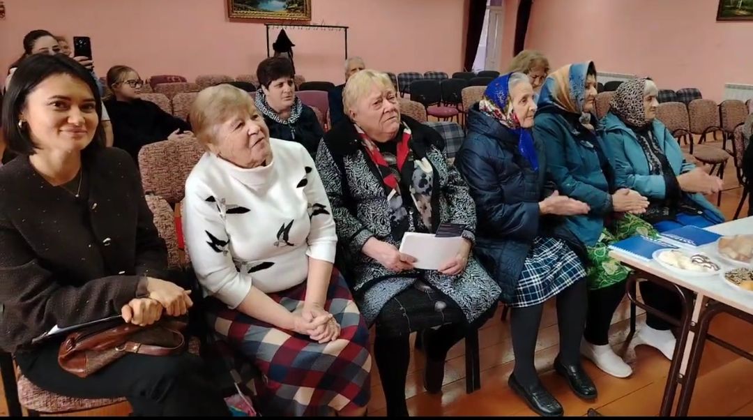 Председатель Новошешминского отделения СПР поздравила с Днем пожилого человека Председатель Новошешминского отделения СПР поздравила с Днем пожилого человека