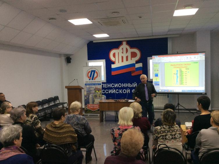 В Челнах стартовал новый проект по скандинавской ходьбе «Здоровье легким шагом»