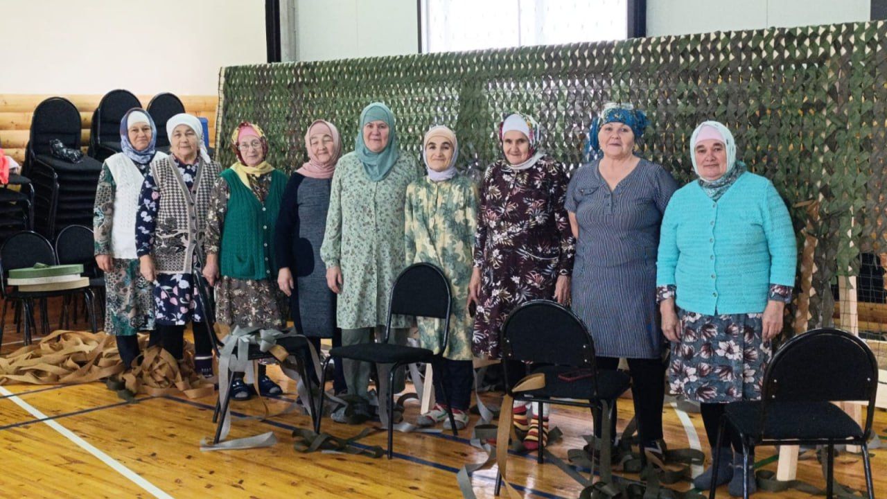 Плетение маскировочной сети для участников СВО