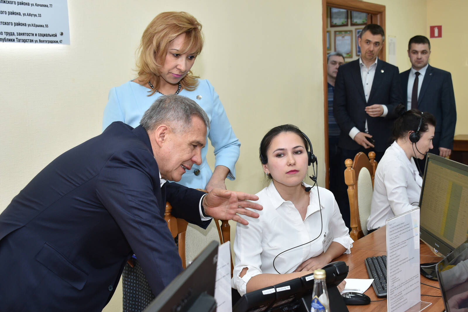 Рустам Минниханов ознакомился с организацией работы по доставке еды и лекарств одиноким гражданам