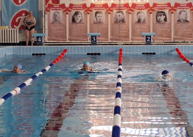 Открываем сезон в плавательном бассейне