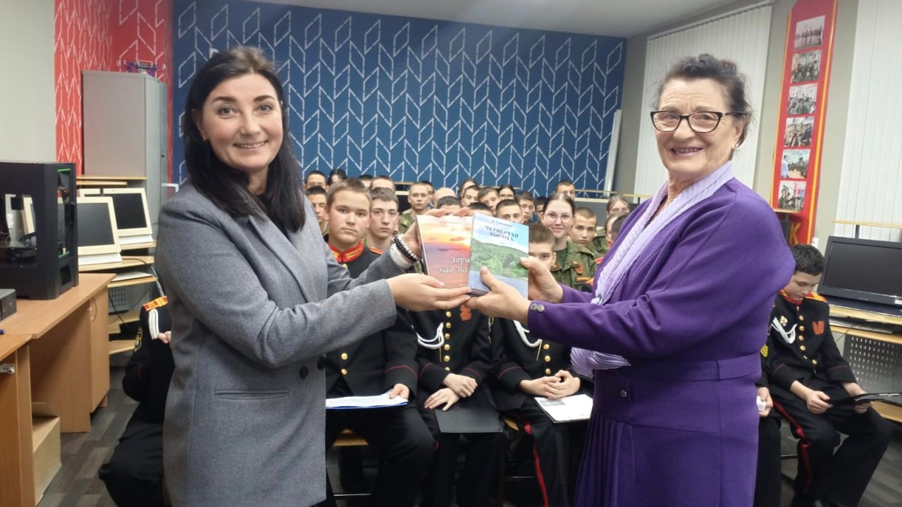 Живут герои в памяти России