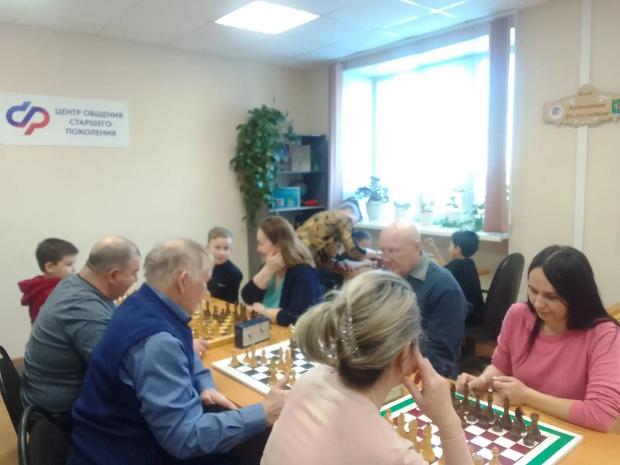 Связь поколений -семейные шахматы.