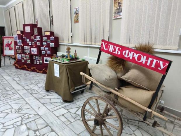 Посещение выставки, посвященной 80-летию Великой Победы