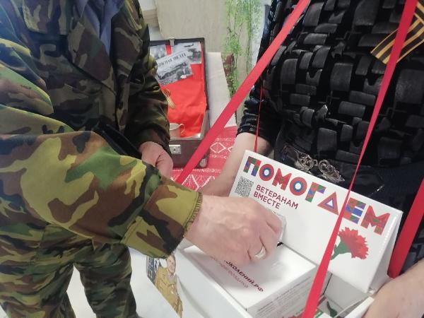 В г.Азнакаево для посетителей стартовала акция «Красная гвоздика»