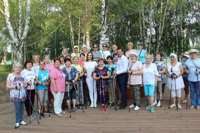 В Челнах прошел мастер-класс по скандинавской ходьбе 