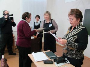Первая в этом учебном году группа пенсионеров завершила компьютерные курсы Первая в этом учебном году группа пенсионеров завершила компьютерные курсы