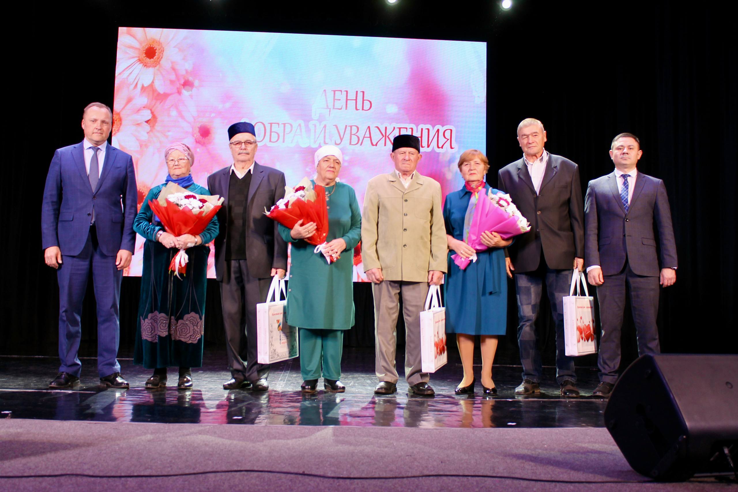 В Алексеевском районе прошёл концерт ко Дню пожилых людей