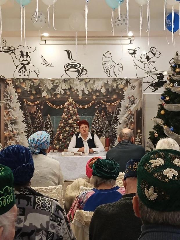 Руководитель КС (на правах отдела) в Азнакаевском районе Милеуша Шайдуллина  в декаду инвалидов посетила Азнакаевский дом престарелых и инвалидов.