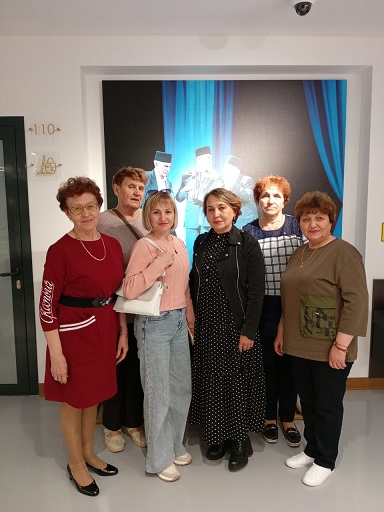 Члены союза пенсионеров посетили спектакль