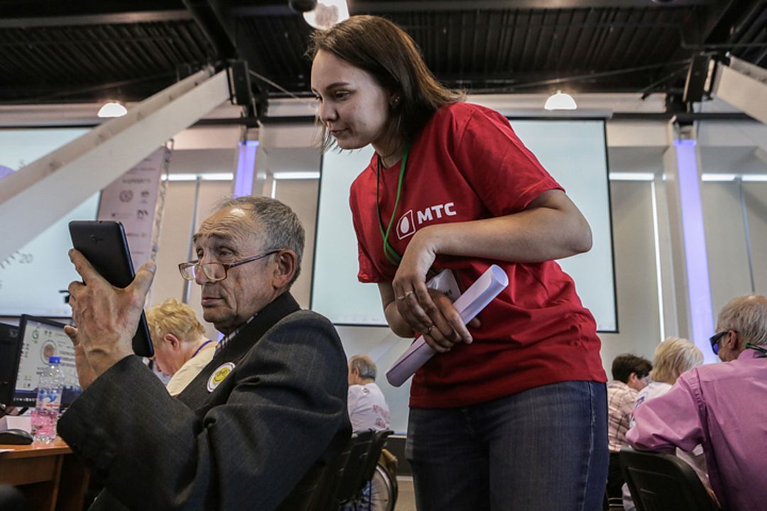 В Казани проходят курсы по обучению старшего поколения работе на мобильных устройствах