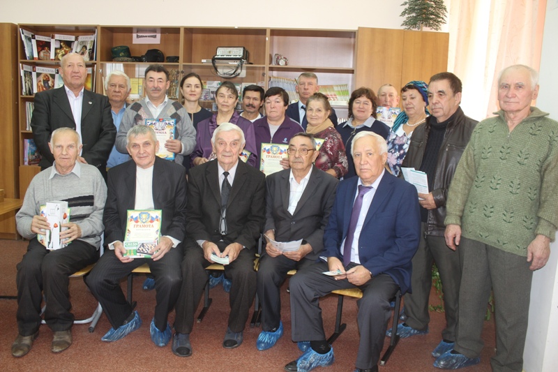 В Дрожжаном определились чемпионы по шашкам и шахматам среди пенсионеров. 