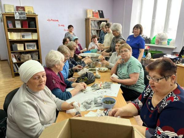 Пошив эвакуационных носилок и изготовление травяного чая в зону СВО