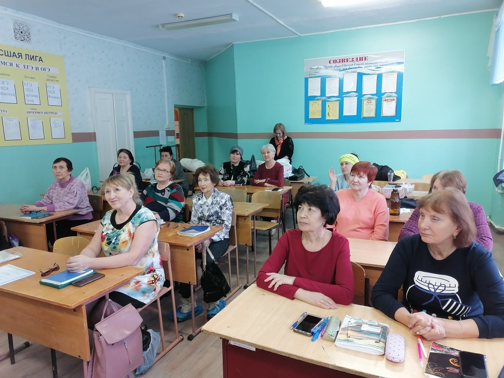 С приходом весны  завершились курсы английского языка у старшего поколения