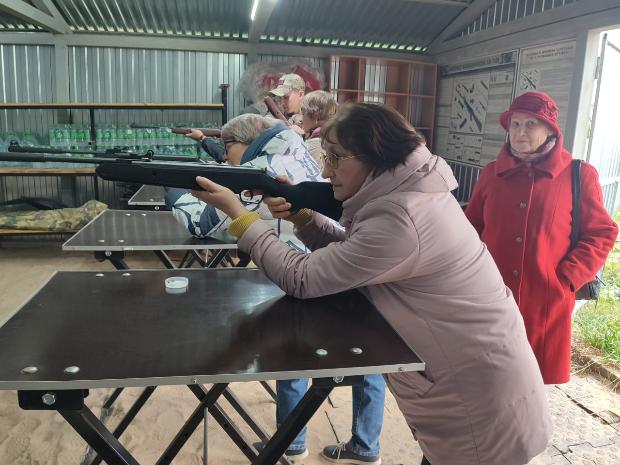 В тире «РУБЕЖ», прошли соревнования  по стрельбе  из пневматической винтовки, для людей серебреного возраста
