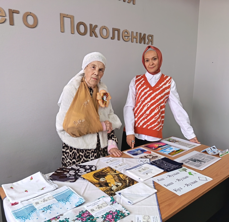 В центре общения старшего поколения г. Азнакаево проходит акция «Платок матери» В центре общения старшего поколения г. Азнакаево проходит акция «Платок матери»
