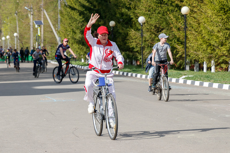 Отметили велопробегом!