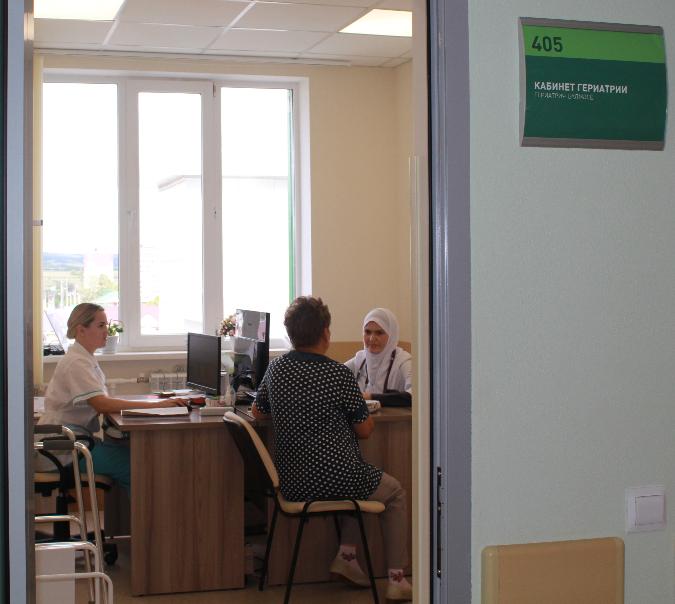   В рамках  реализации  федерального  партийного проекта  Единой России «Старшее поколение» в  Республике Татарстан  осуществляется    контроль  за  открытием  в муниципалитетах   гериатрических  кабинетов  и гериатрических коек
